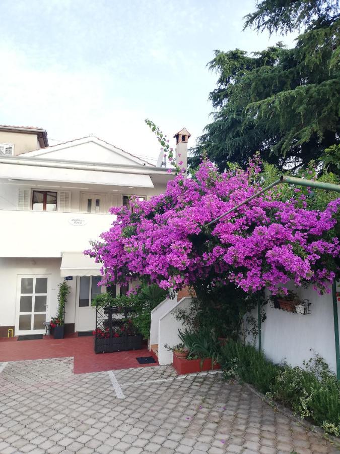 Apartments Poretti For 2,In Center Parking Free In The Yard,6 Min Beach Walk روفينج المظهر الخارجي الصورة