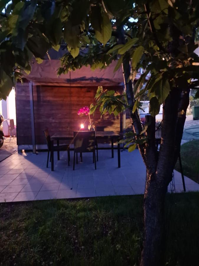 Apartments Poretti For 2,In Center Parking Free In The Yard,6 Min Beach Walk روفينج المظهر الخارجي الصورة