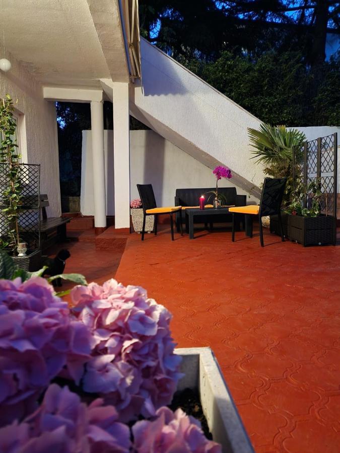 Apartments Poretti For 2,In Center Parking Free In The Yard,6 Min Beach Walk روفينج المظهر الخارجي الصورة