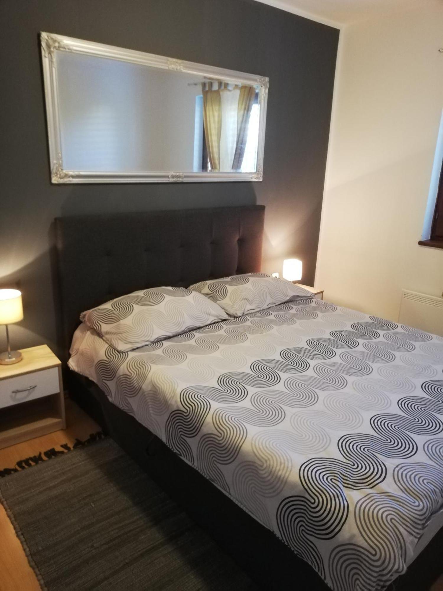 Apartments Poretti For 2,In Center Parking Free In The Yard,6 Min Beach Walk روفينج المظهر الخارجي الصورة