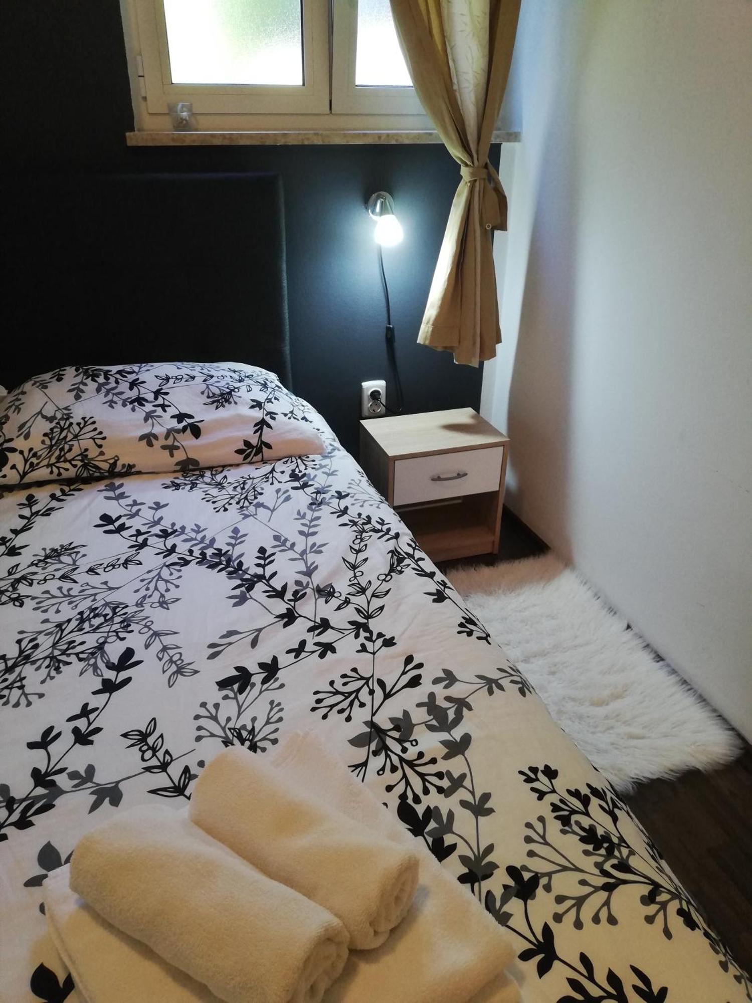 Apartments Poretti For 2,In Center Parking Free In The Yard,6 Min Beach Walk روفينج المظهر الخارجي الصورة