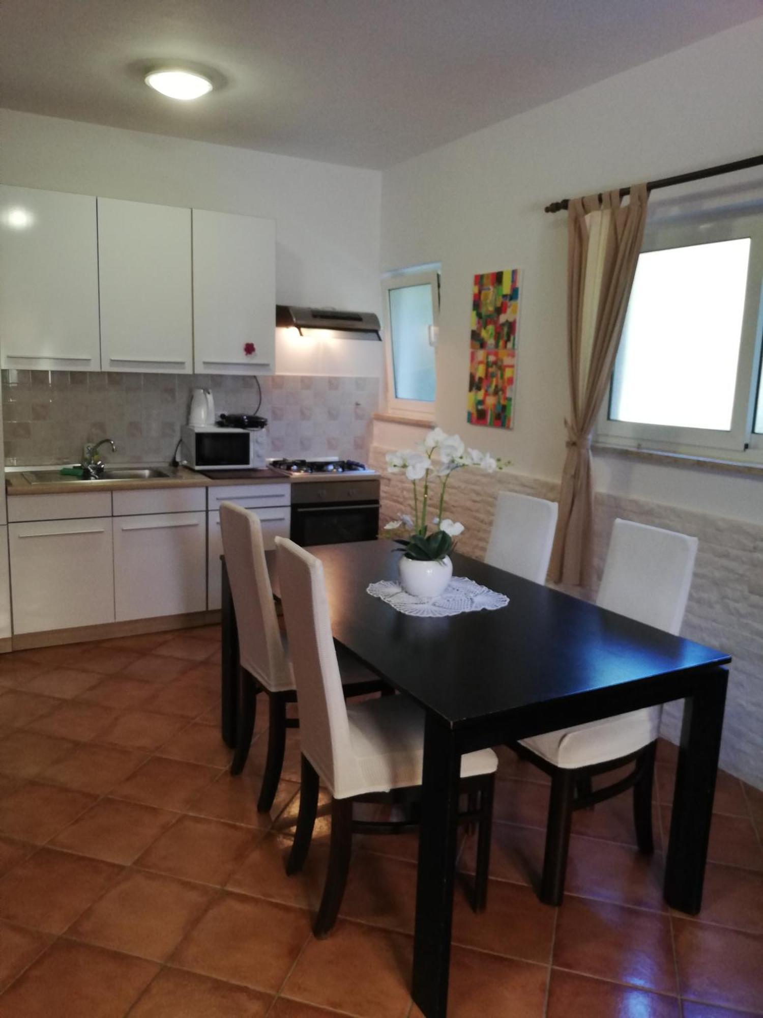 Apartments Poretti For 2,In Center Parking Free In The Yard,6 Min Beach Walk روفينج المظهر الخارجي الصورة