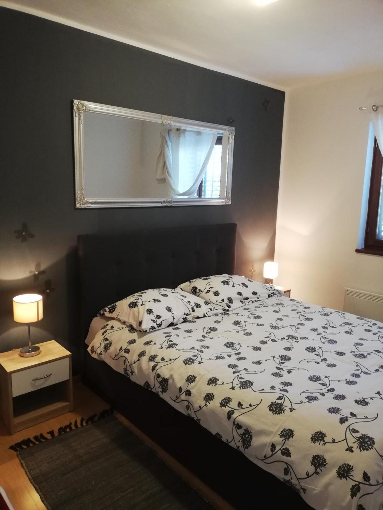 Apartments Poretti For 2,In Center Parking Free In The Yard,6 Min Beach Walk روفينج المظهر الخارجي الصورة
