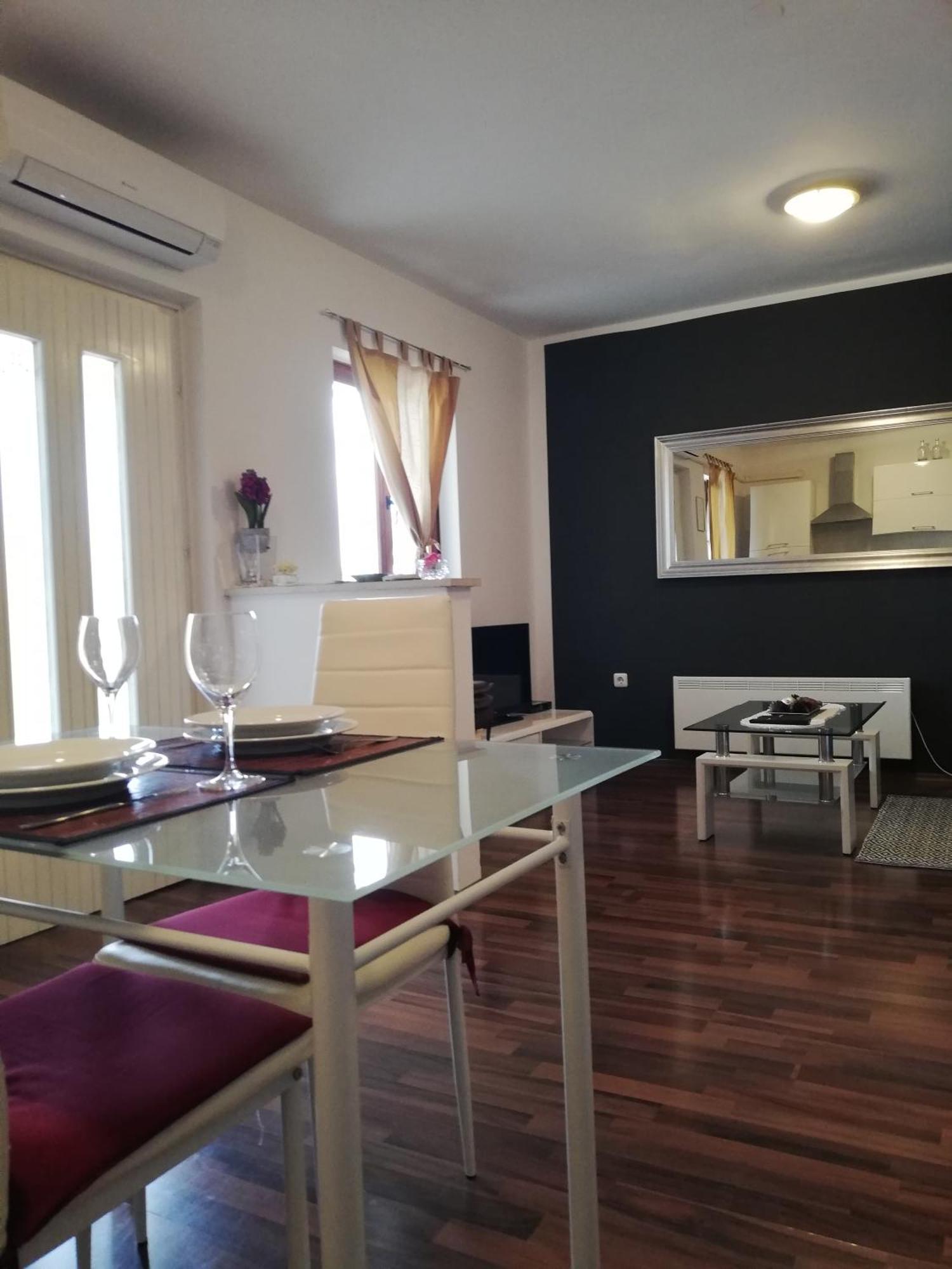 Apartments Poretti For 2,In Center Parking Free In The Yard,6 Min Beach Walk روفينج المظهر الخارجي الصورة