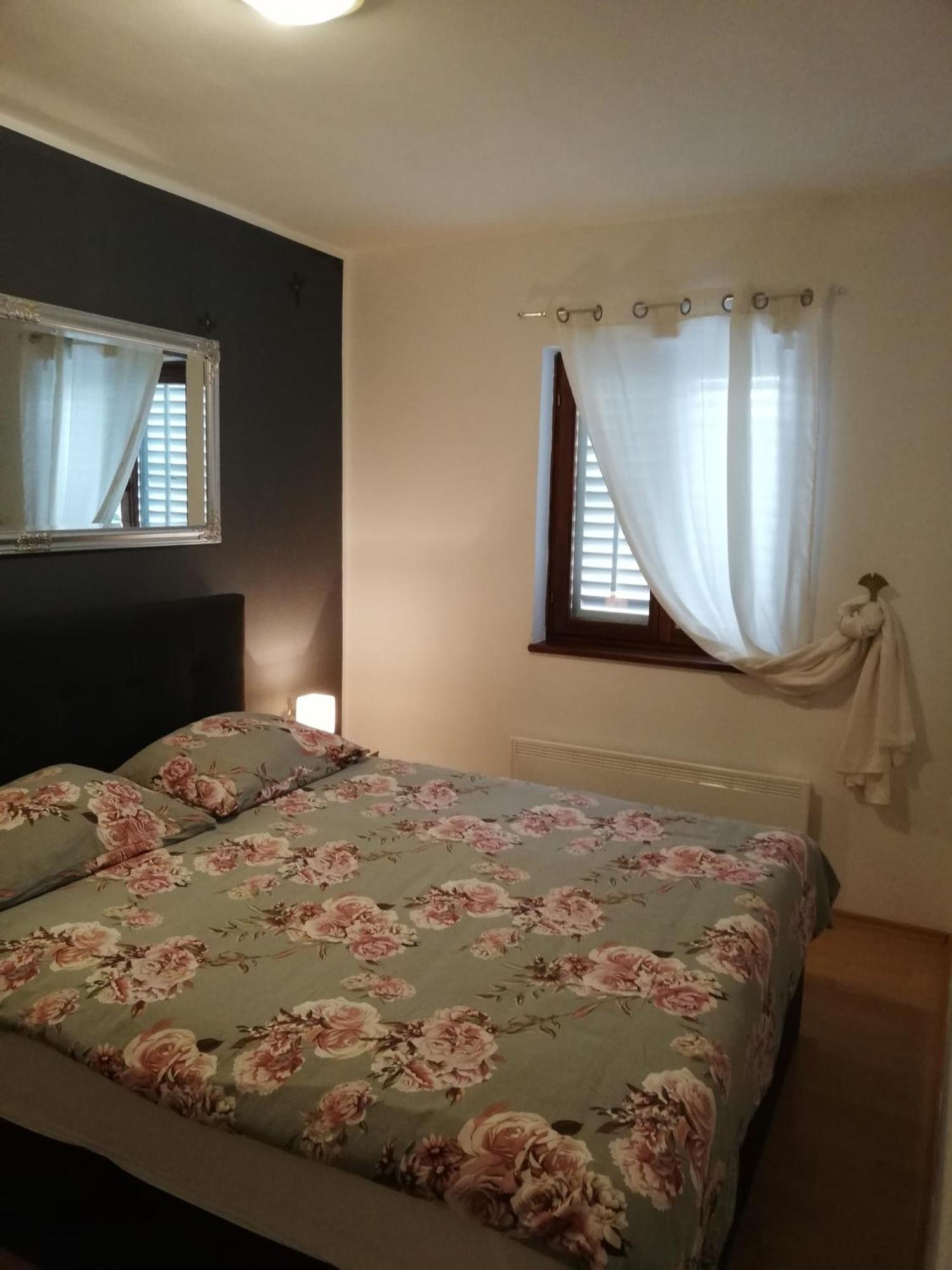 Apartments Poretti For 2,In Center Parking Free In The Yard,6 Min Beach Walk روفينج المظهر الخارجي الصورة