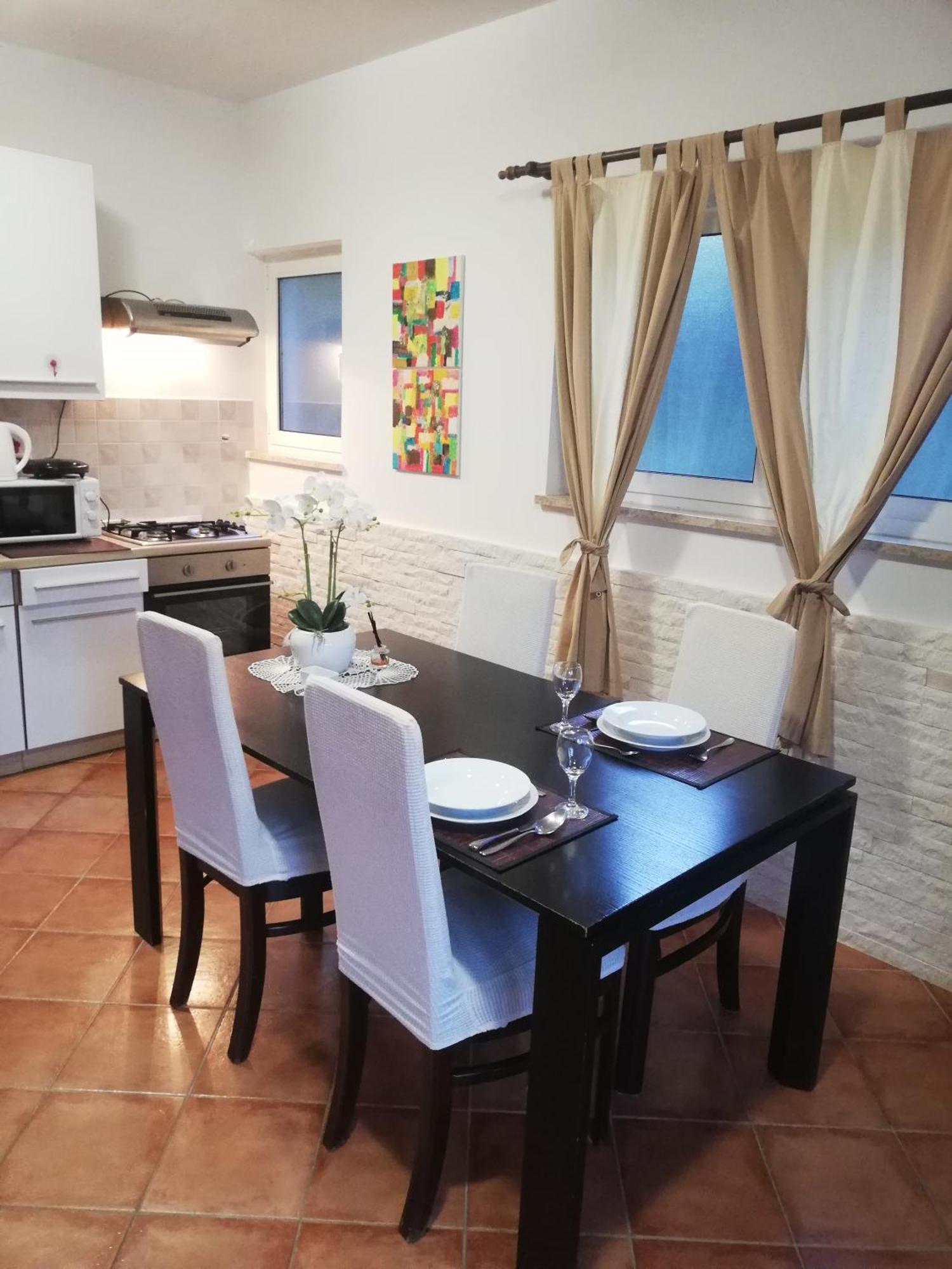 Apartments Poretti For 2,In Center Parking Free In The Yard,6 Min Beach Walk روفينج المظهر الخارجي الصورة