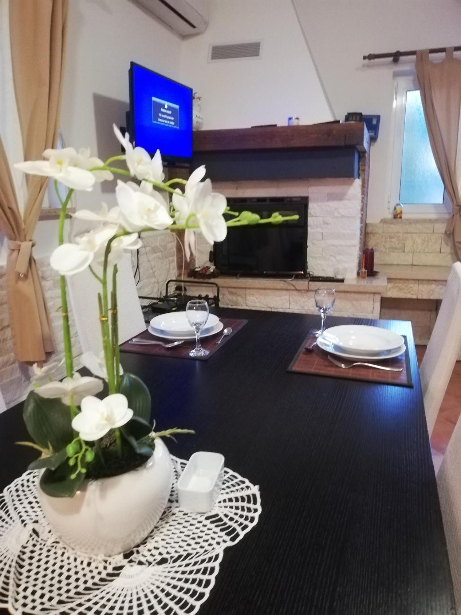Apartments Poretti For 2,In Center Parking Free In The Yard,6 Min Beach Walk روفينج المظهر الخارجي الصورة